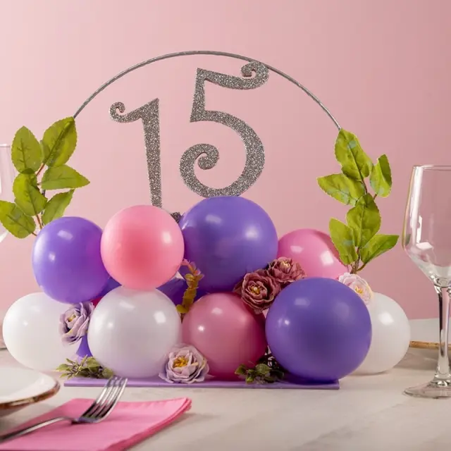 De alguna manera abortar alegría Centro de mesa con globos para fiesta de quince años