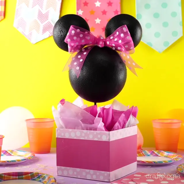 Centros de mesa con globos  Fiesta minnie, Fiesta de minnie mouse,  Decoracion cumpleaños minnie