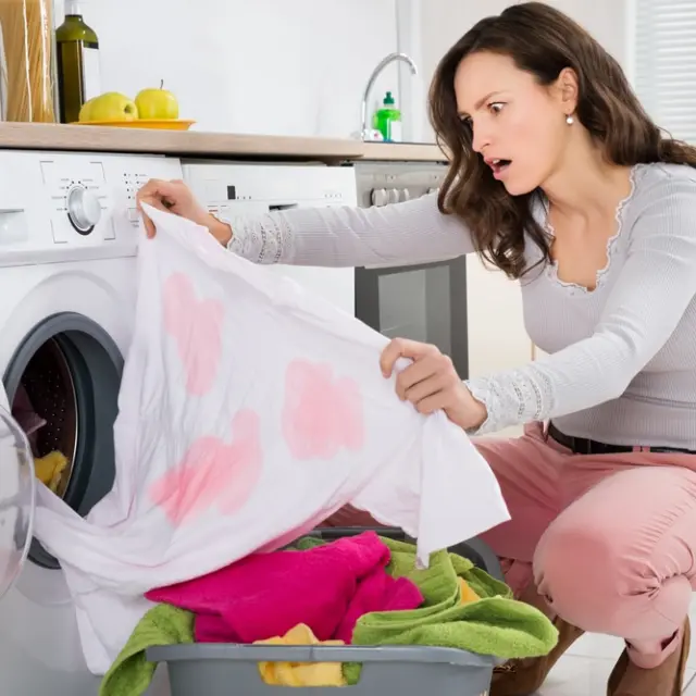 Entrada digerir detergente Cómo desmanchar la ropa de color