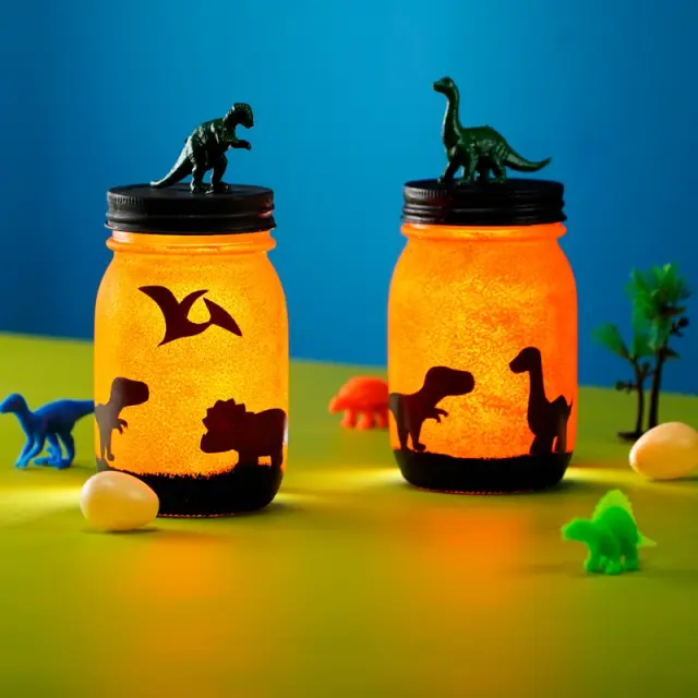 Cómo hacer una lámpara de dinosaurios con frascos reciclados