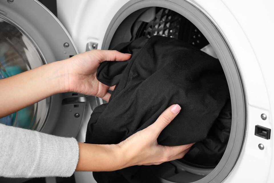 Cuidado de la ropa: jabón en pasta para lavar ropa negra