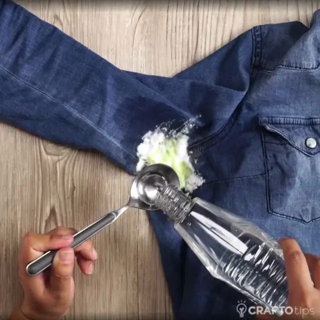 Cómo eliminar manchas de sudor de la ropa