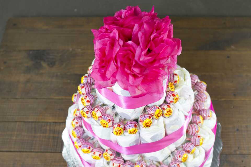 Cómo hacer un pastel de pañales para Baby Shower